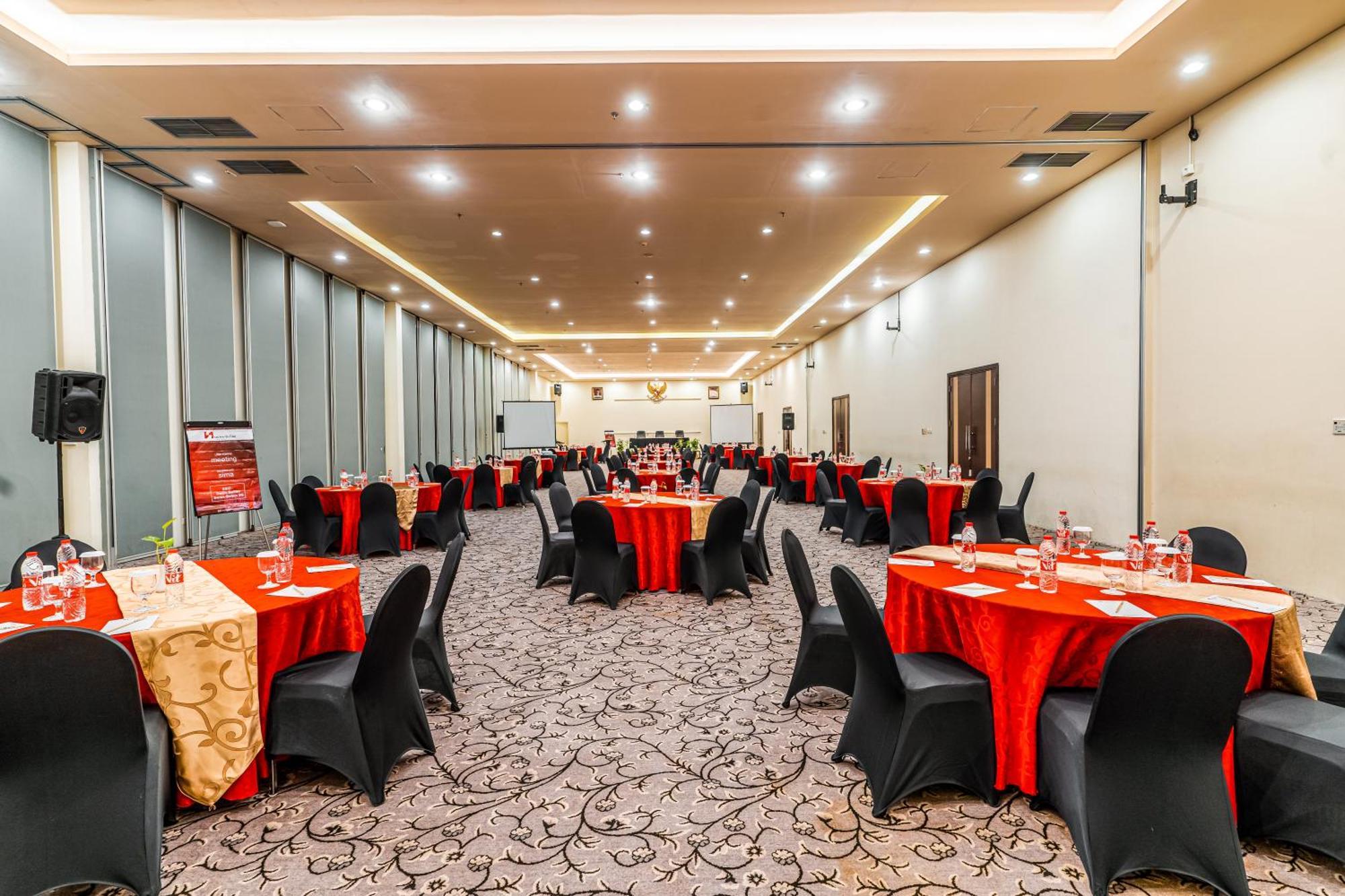 Swiss-Belinn Malang Exterior photo